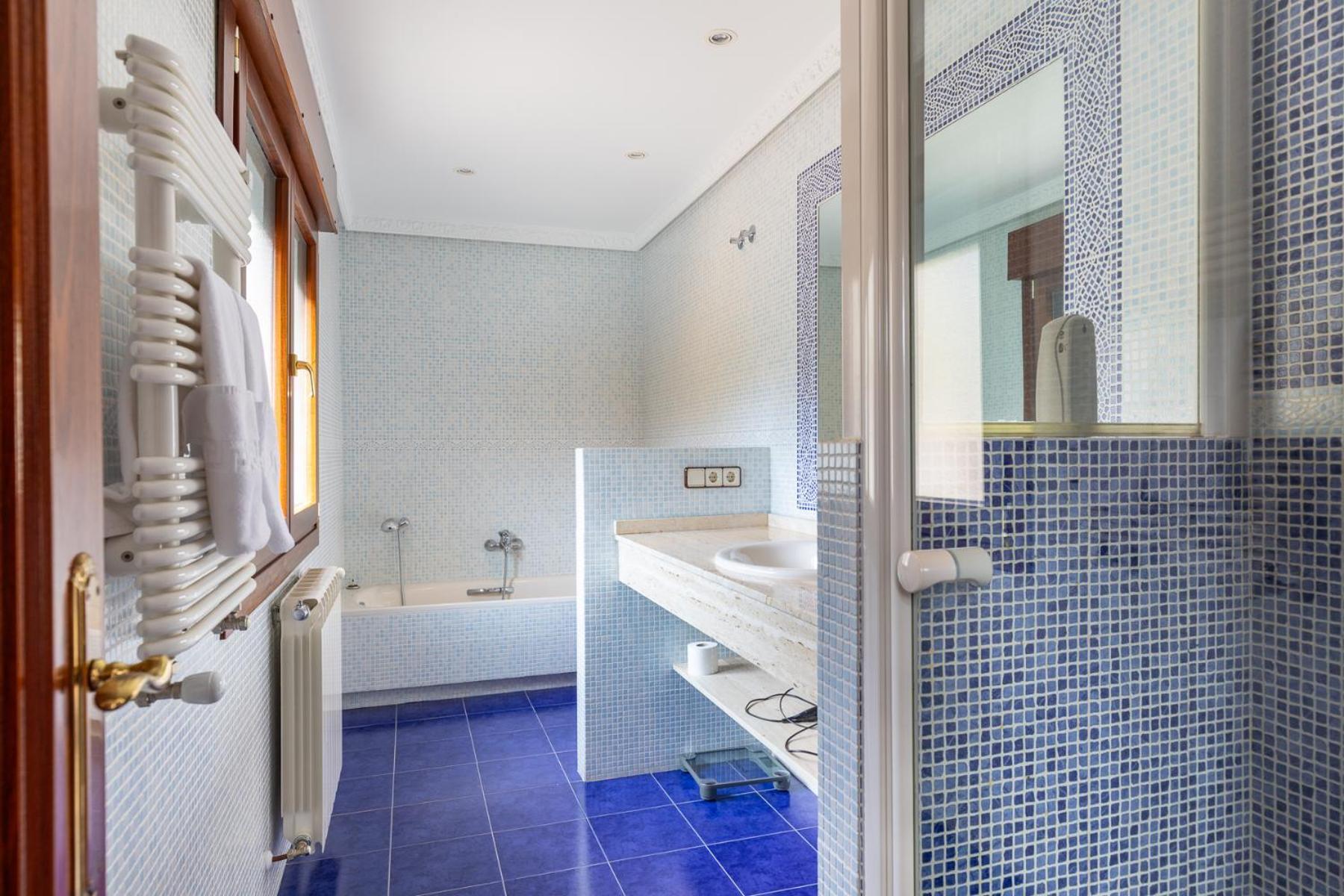 Villa Mansion Con Jacuzzi A 40 Grados, Gran Piscina Y Padel El Tiemblo Exterior foto