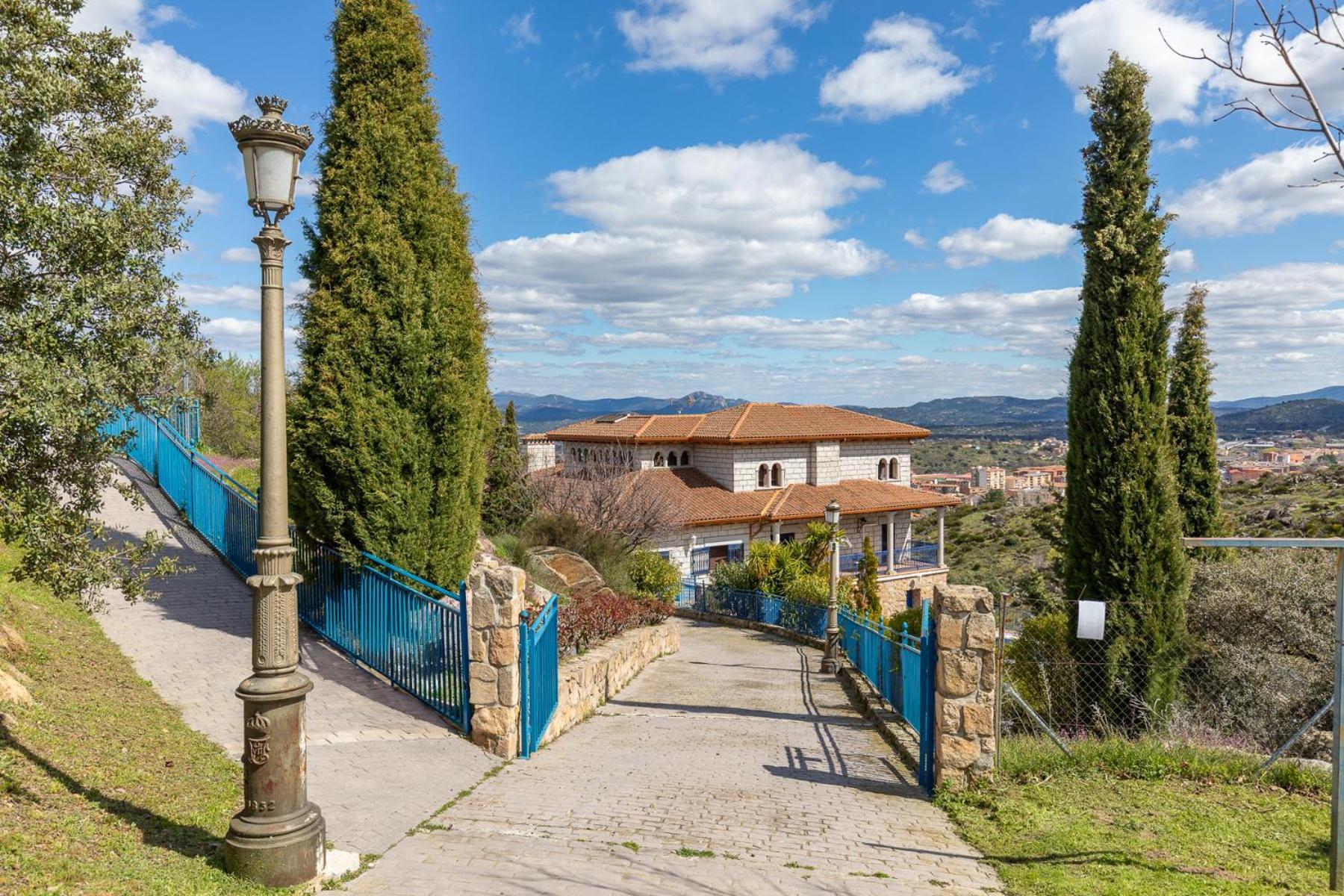 Villa Mansion Con Jacuzzi A 40 Grados, Gran Piscina Y Padel El Tiemblo Exterior foto